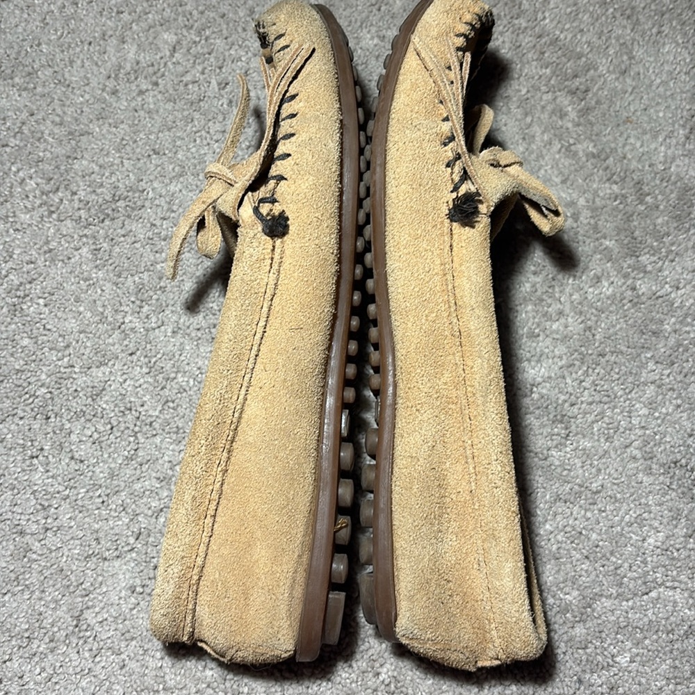 Minnetonka Tan Moccasins woman’s 7.5 kilty suede Fringe and Whipstitch slippers - Picture 7 of 8